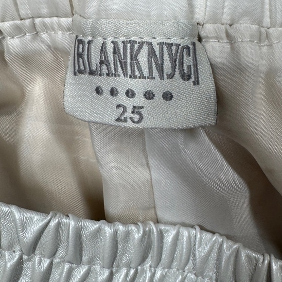 Blank NYC Faux Leather Silver Laser Cut Floral Elastic Waist Shorts Size 25 - Picture 15 of 16